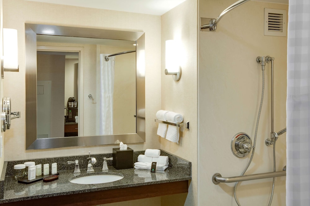 Suite, 1 King Bed, Smoking
