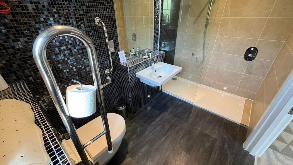 Luxury Room, 1 King Bed, Accessible photo 2
