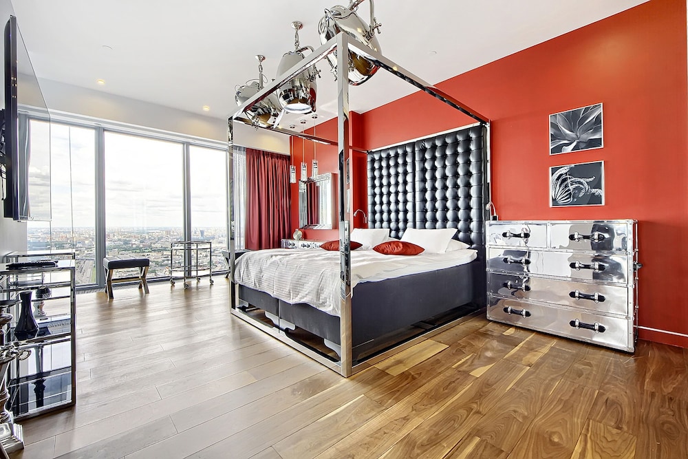 Sky Studio Apartment, 60 m2, 63rd floor of the "OKO Tower"