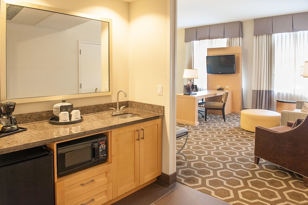 Studio Suite, 1 King Bed with Sofa bed, Accessible (Roll-in Shower) - Photo 3