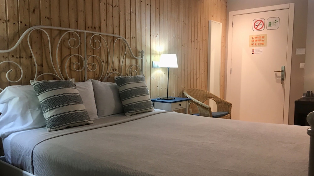 Double Room, 1 Queen Bed, Private Bathroom