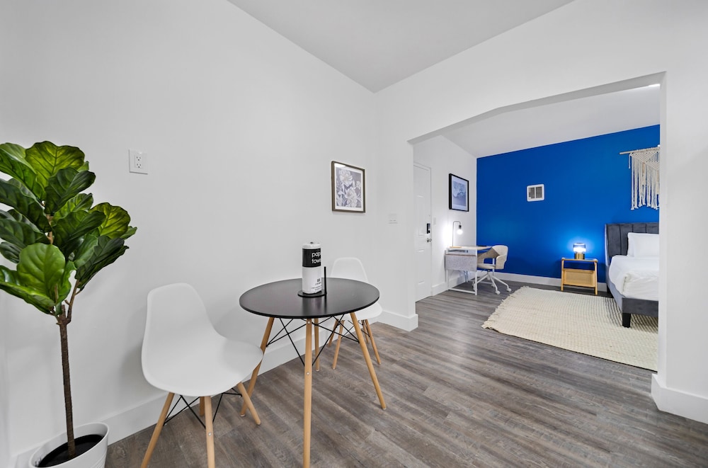 Apartment photo 2