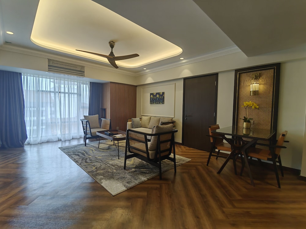 Executive Suite photo 2