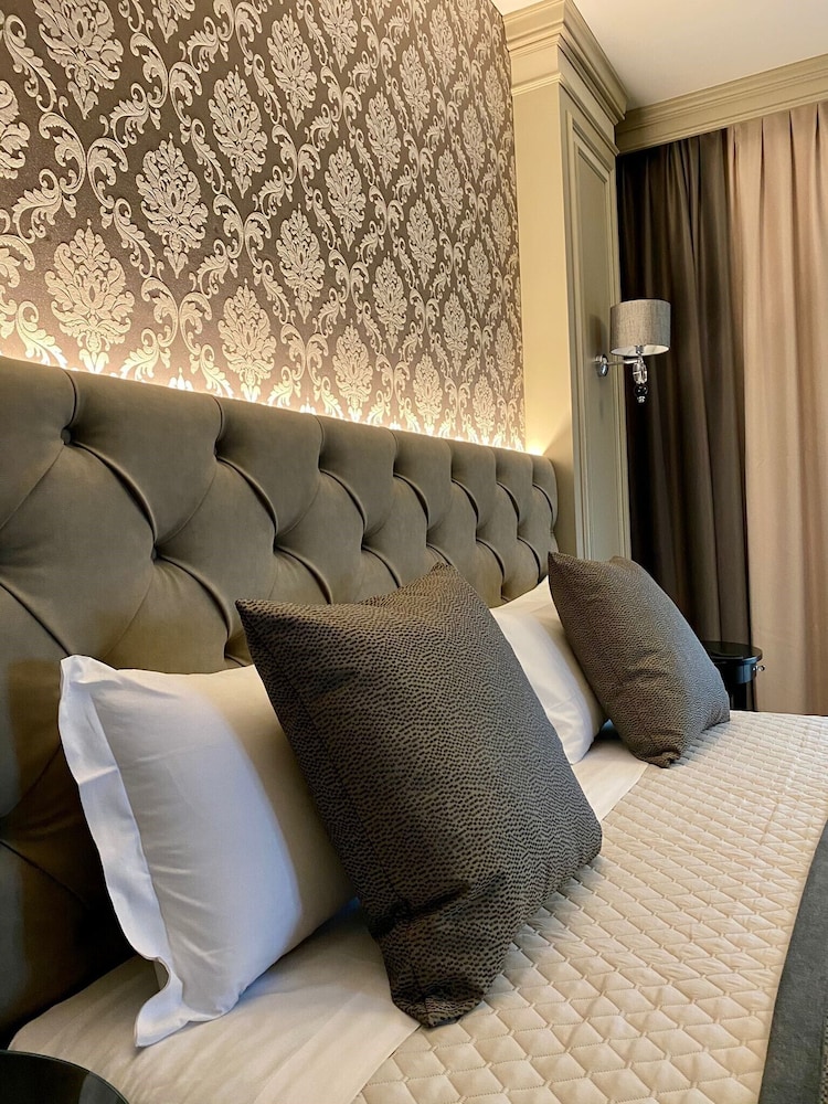Junior Suite, 1 King Bed - Photo 2