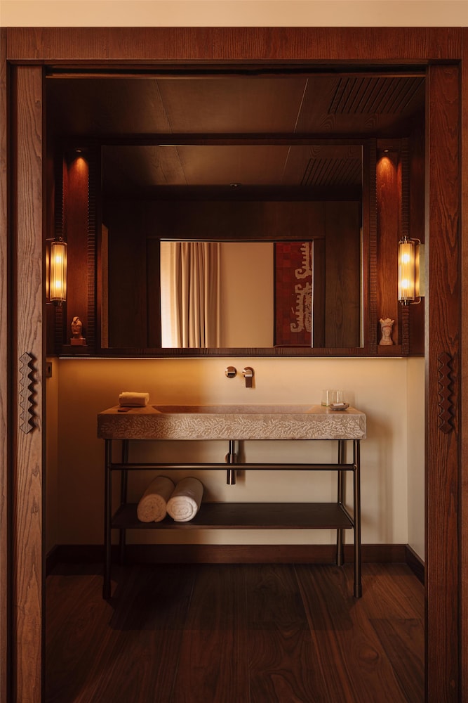 Suite, 1 King Bed, Balcony (Godoy) thumbnail 5