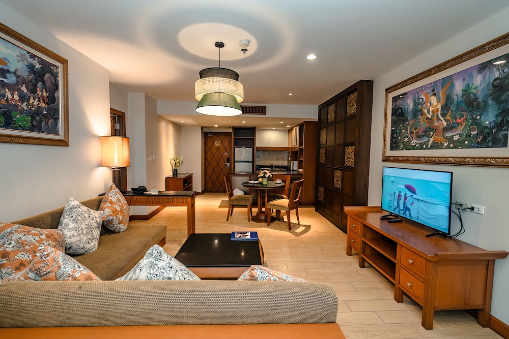 Royal Executive Suite 2 Bedroom - Photo 9