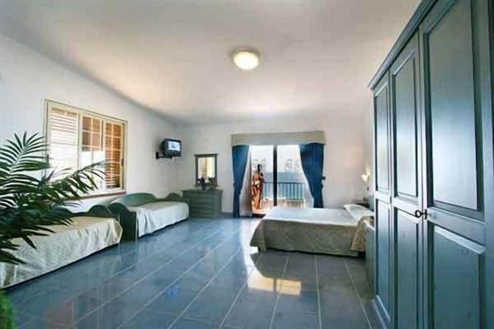 Quadruple Room, 1 Double Bed with Sofa bed