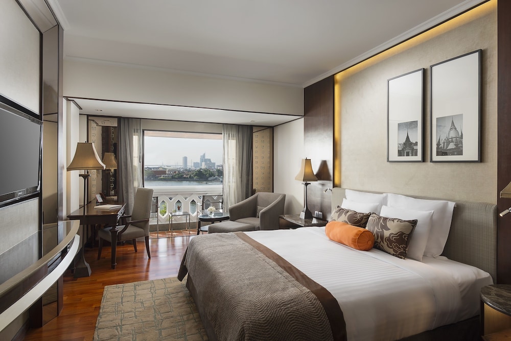 Deluxe Riverfront Room