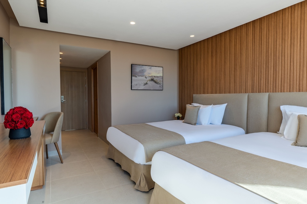 Premium Room (2 Queen Beds, Garden View) photo 3