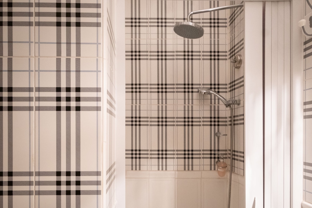 Classic Double Room, 1 Bedroom, Private Bathroom (1-2) - Photo 3