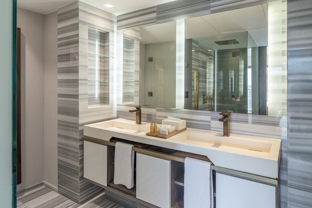 Suite Deluxe com Piscina Frente