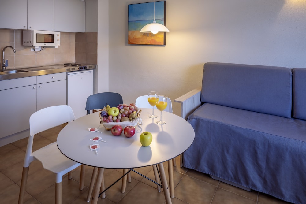 Apartment, 1 Bedroom, Balcony, Pool View (2-4 adults) - Photo 6