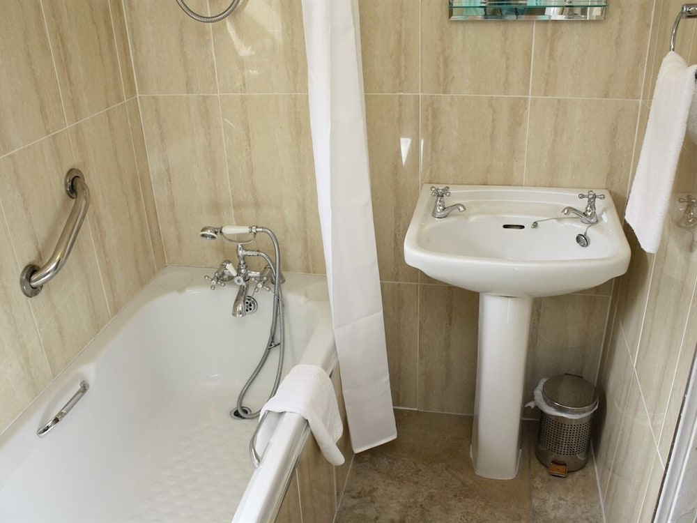 Double Room, Ensuite (Front of Main house ) photo 3