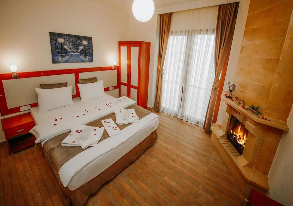Deluxe Room, Fireplace photo 1