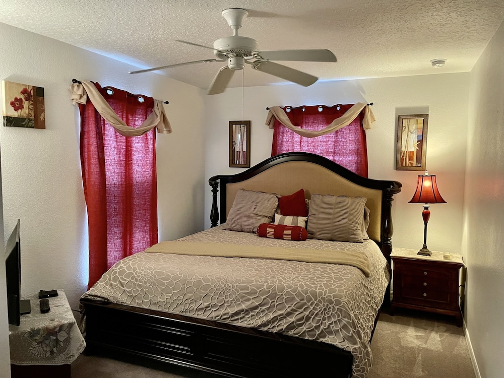 Comfort House, 4 Bedrooms, Kitchen, Pool View