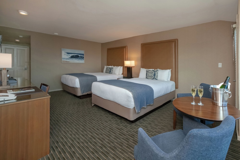 Deluxe Room, 2 Queen Beds, Ground Floor photo 2