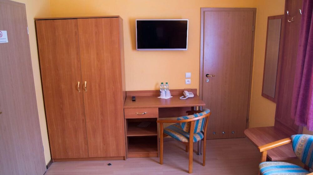 Classic Twin Room, 2 Twin Beds photo 3