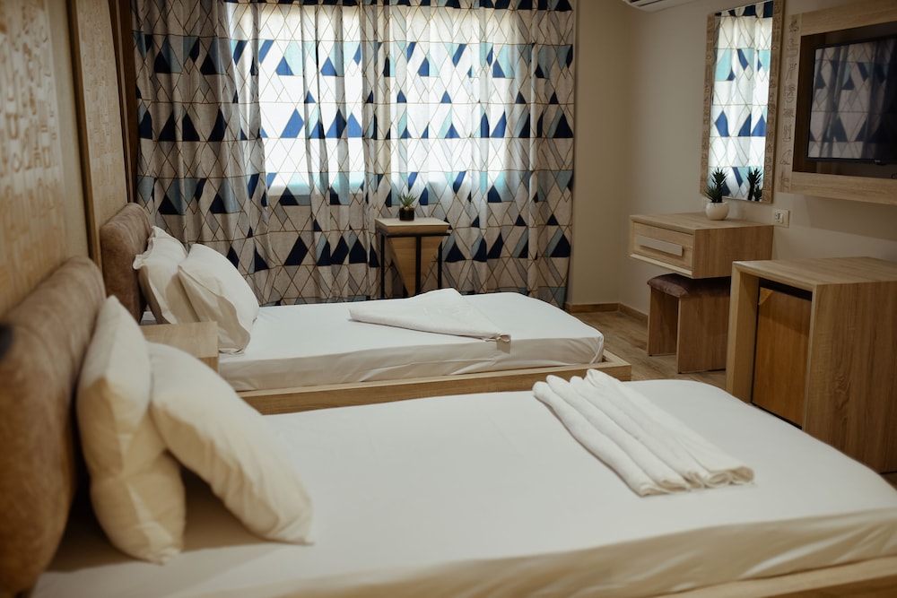 Deluxe Room, 2 Twin Beds - Photo 6