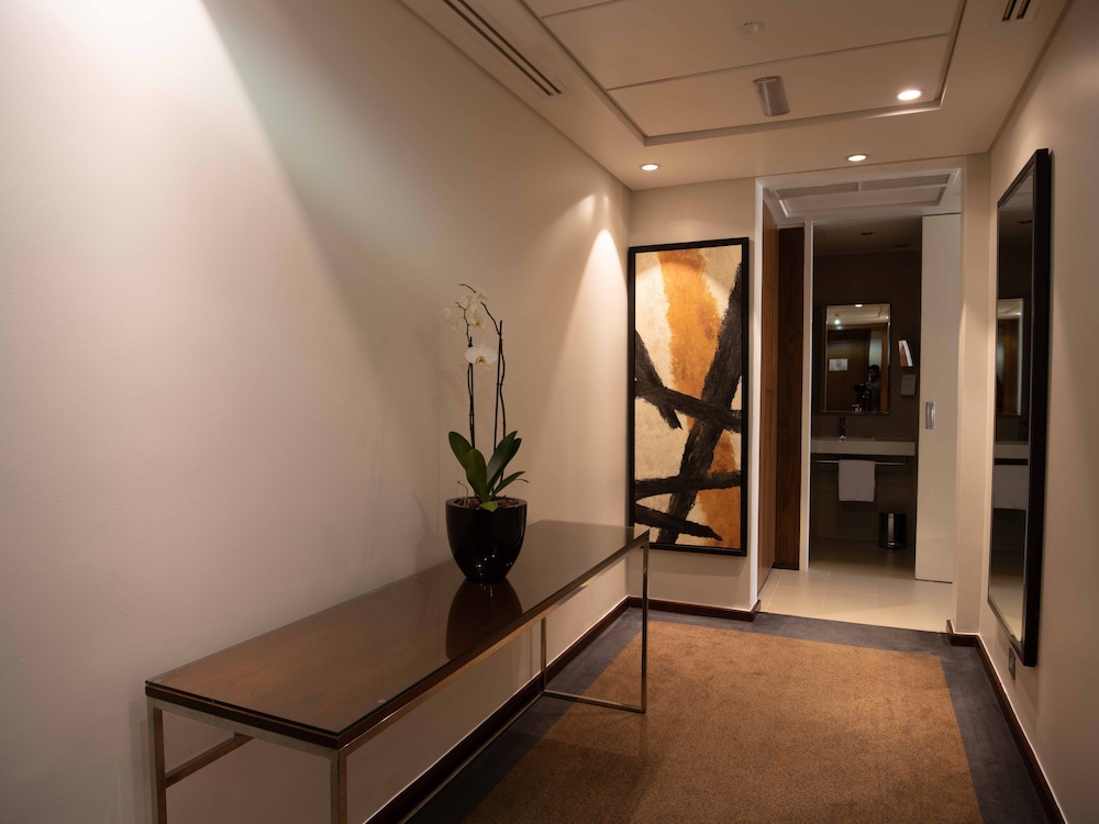 One Bed Room Suite with Kitchenette photo 3