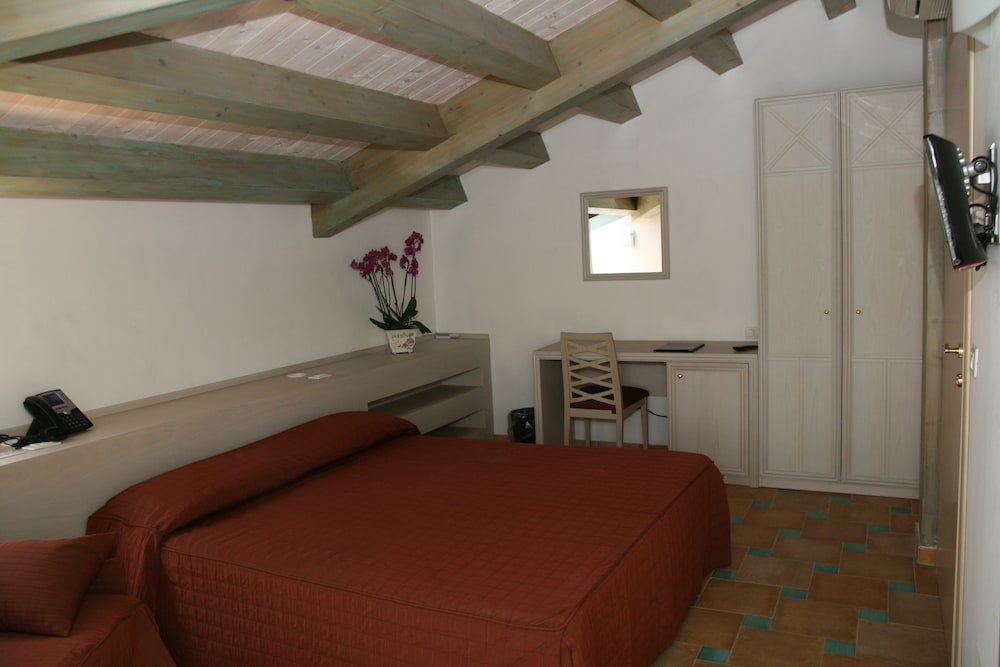 Double or Twin Room - Photo 1