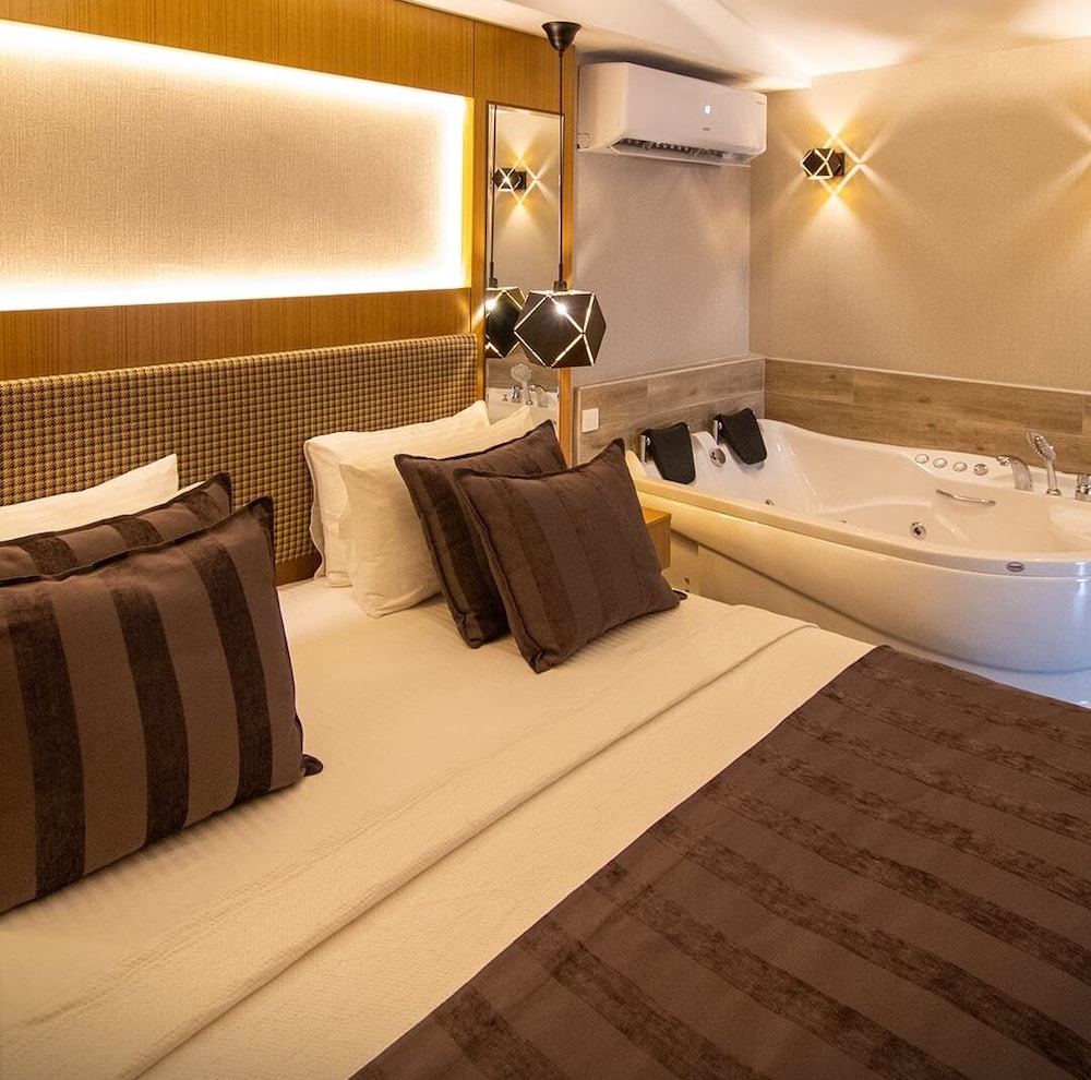 Business Suite, Jetted Tub, Harbor View