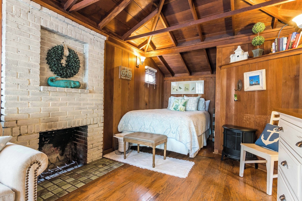 Studio Suite, 1 Queen Bed, Kitchen (Sea Gate)