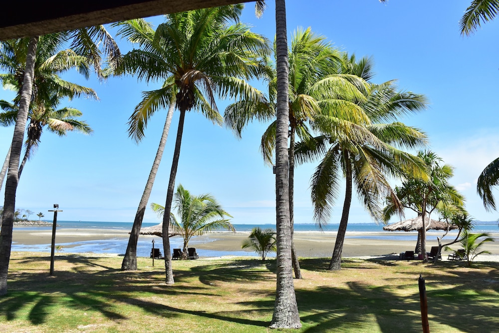 Beach Front Bure - Photo 2