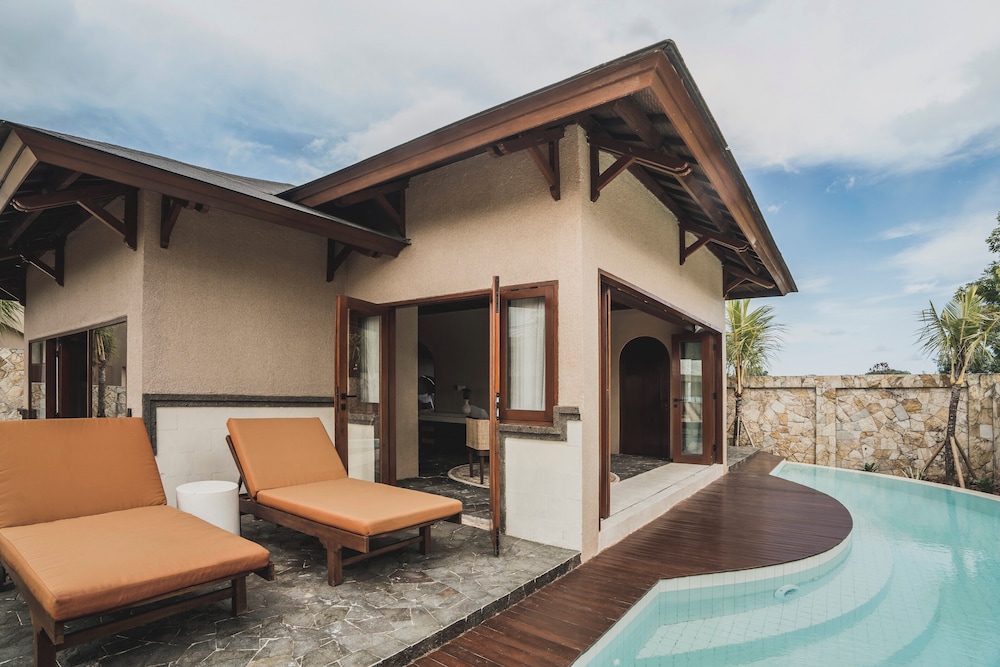 2 Bedroom Garden With Private Pool & Living Room - Adult Only