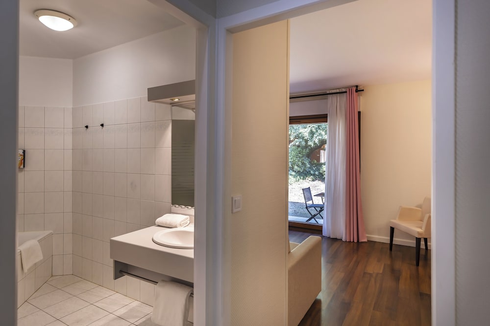 Family Room, 1 Queen Bed, Non Smoking, Terrace (with Sofabed) - Photo 6