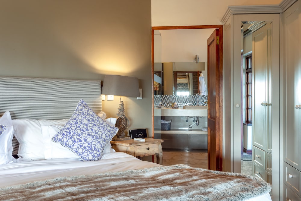 Executive Suite - Photo 10