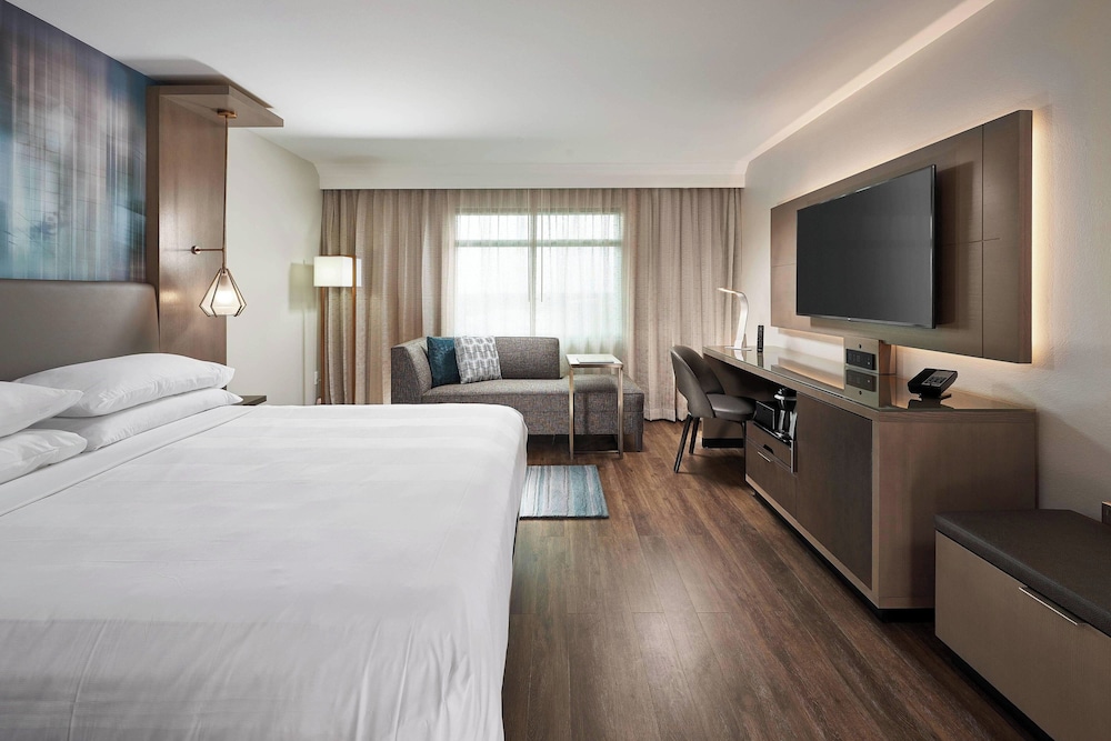 Club Room, 1 King Bed - Photo 5