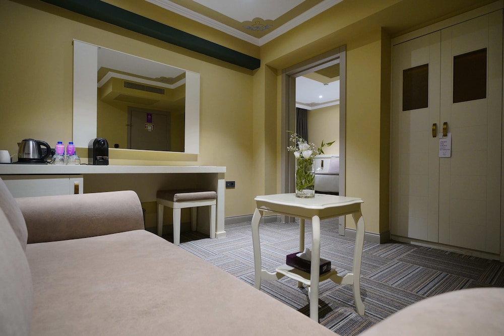 Deluxe Suite photo 3