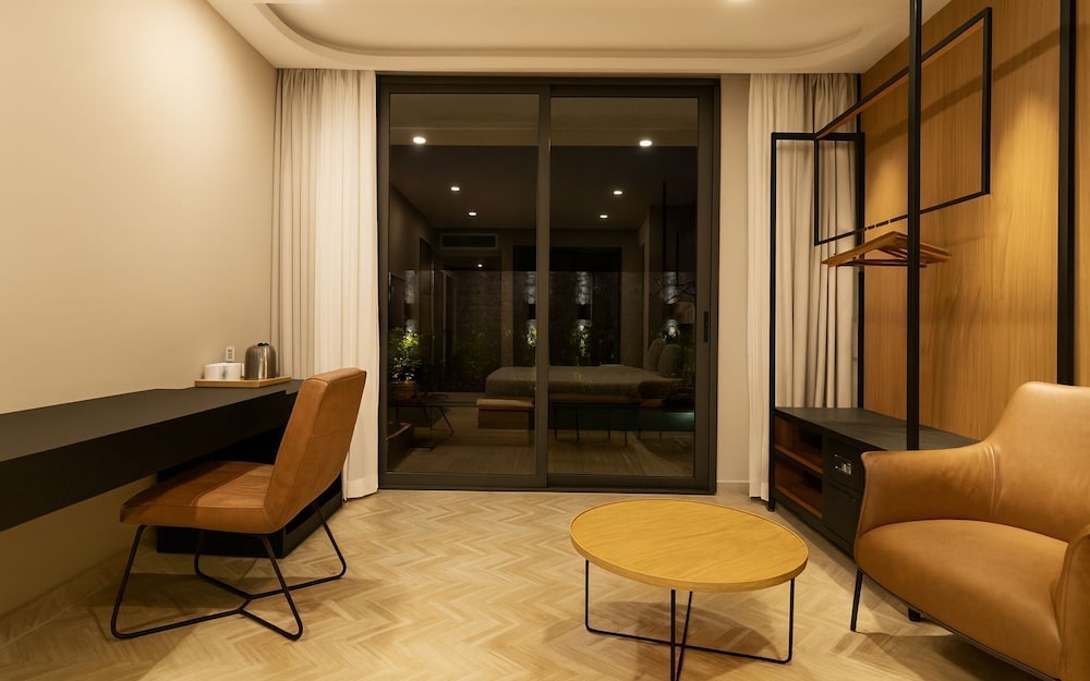 Suite Room With Private Pool - Photo 10