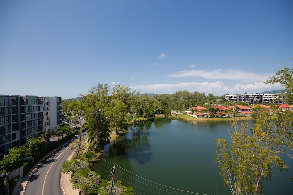 Superior Apartment, Balcony, Partial Lake View photo 3