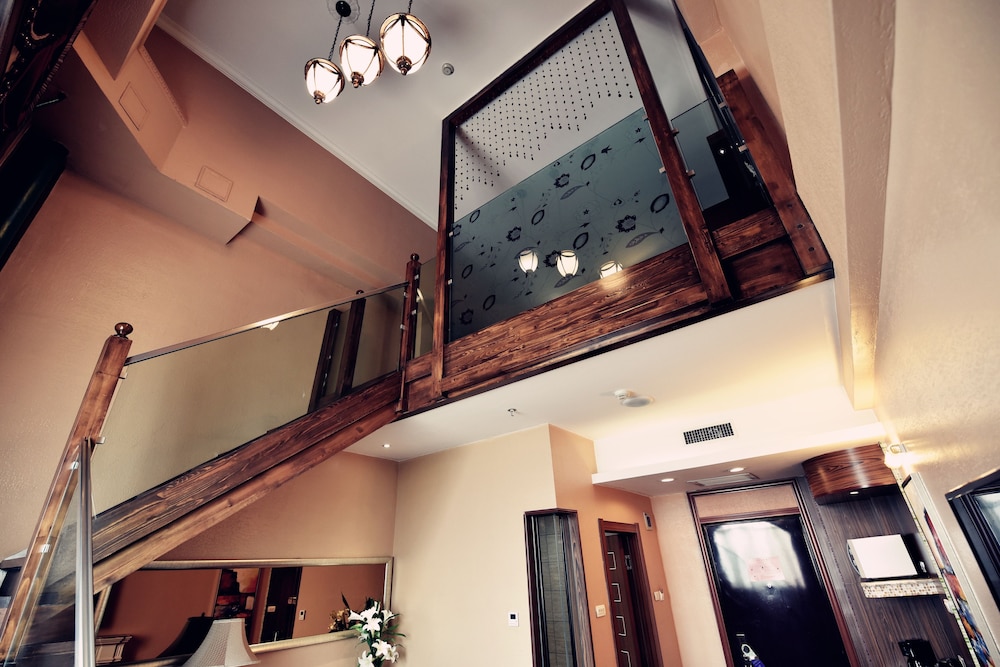 Luxury Loft, 1 Bedroom, Mezzanine photo 2