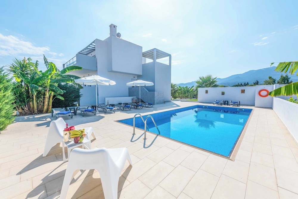 Villa (4 Bedrooms)