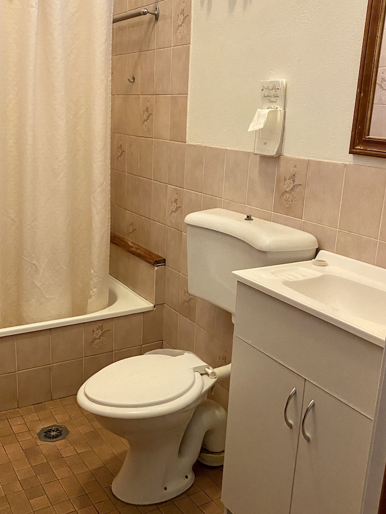 Deluxe Twin Queen Room photo 2