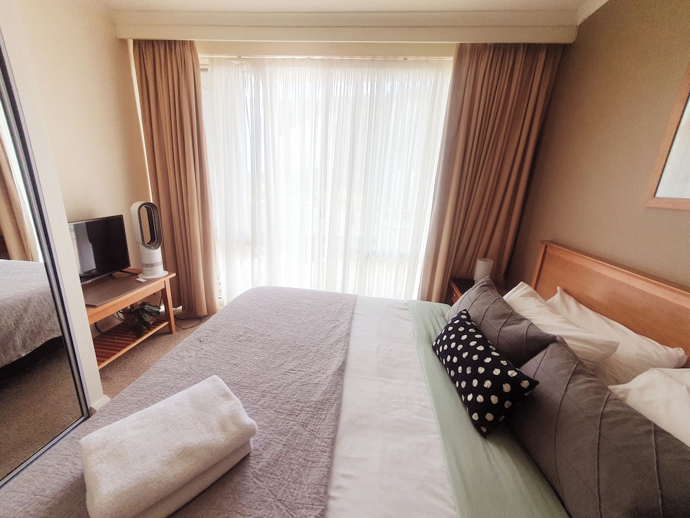 Central City Apartment, Pool, Sauna, Parking Available photo 3