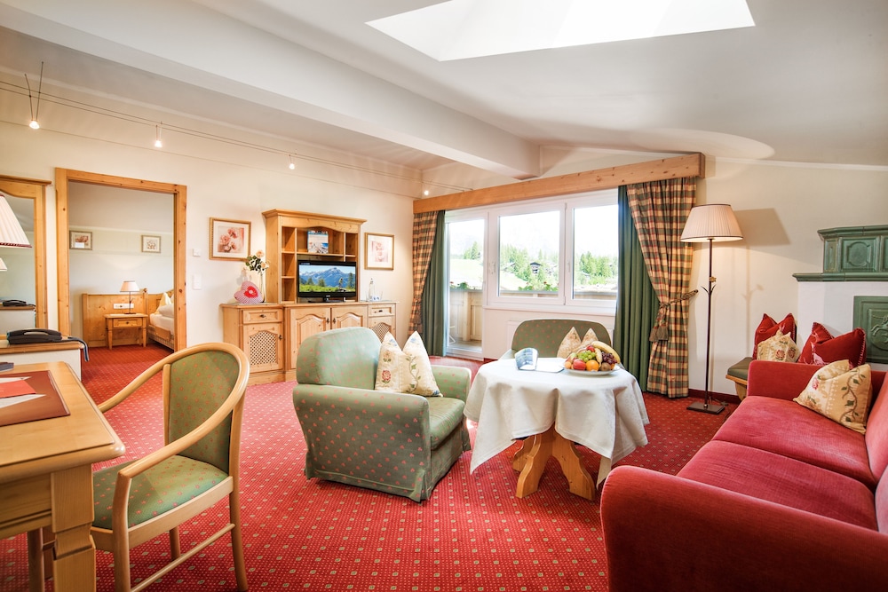 Suite, Balcony, Mountain View photo 1