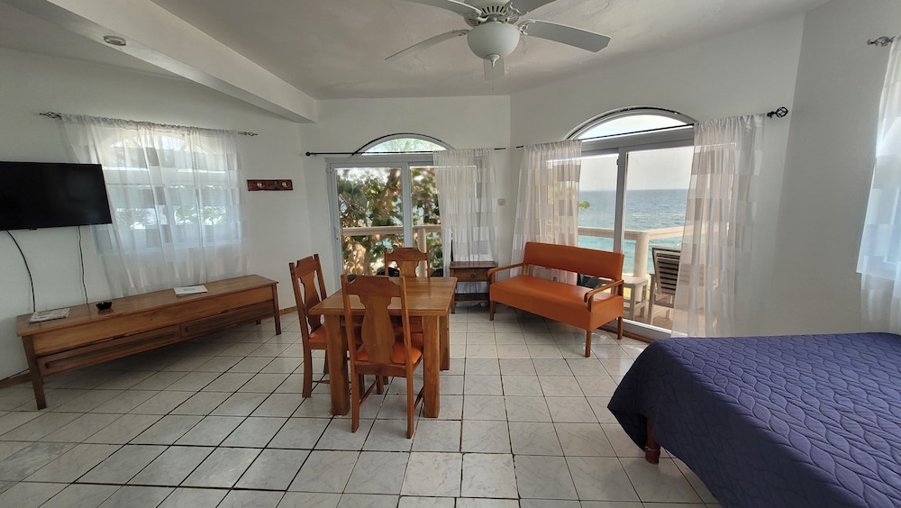 Seaview Suite: Room 13 photo 2