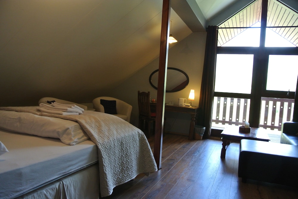 Standard Triple Room, Private Bathroom photo 3