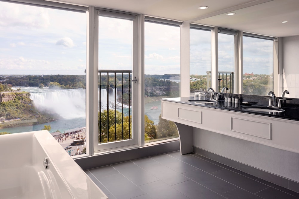 Junior Suite, 1 King Bed With Sofa Bed, American Falls View, Corner thumbnail 5