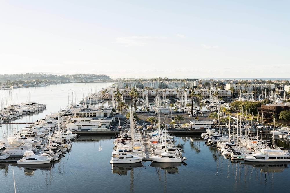 Executive Suite, 1 Bedroom, Marina View (Mobility Accessible, Tub)