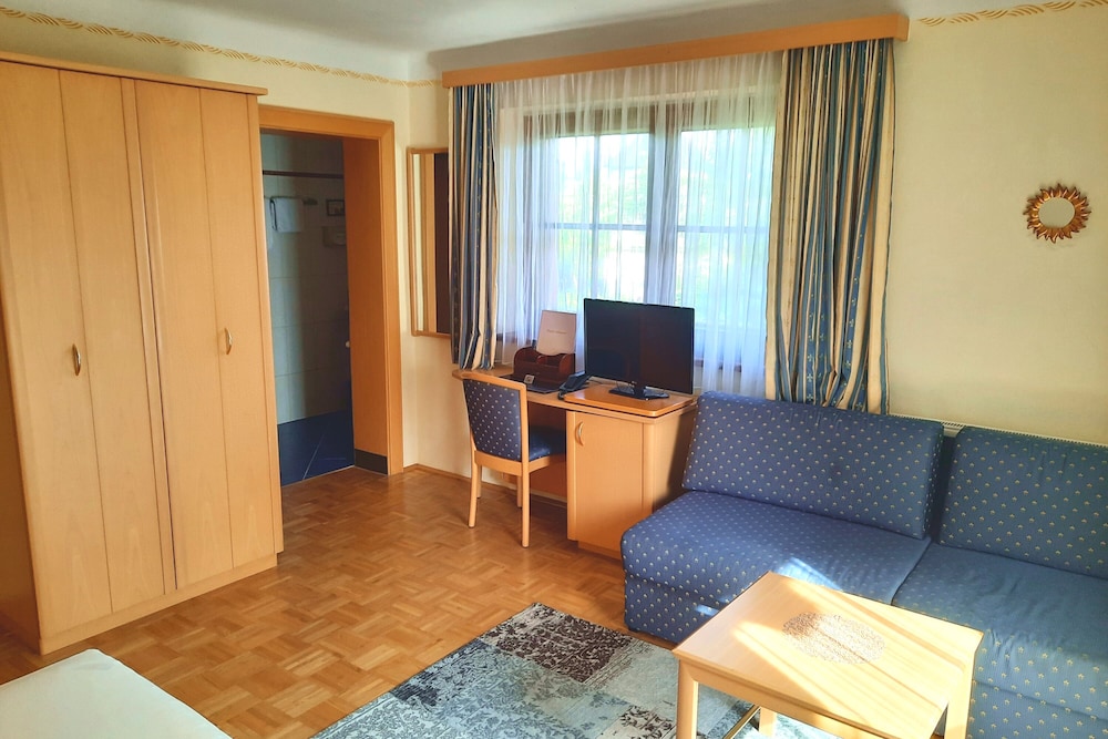 Standard Double Room, 1 King Bed, Balcony photo 1