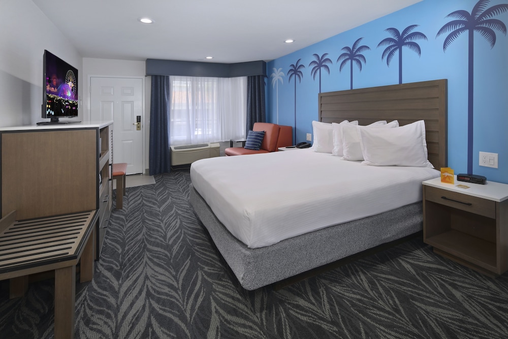 Standard Room, 1 King Bed - Photo 1