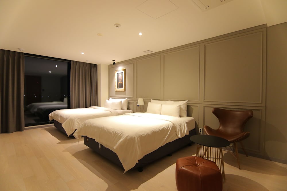 Deluxe Twin Room - Photo 9
