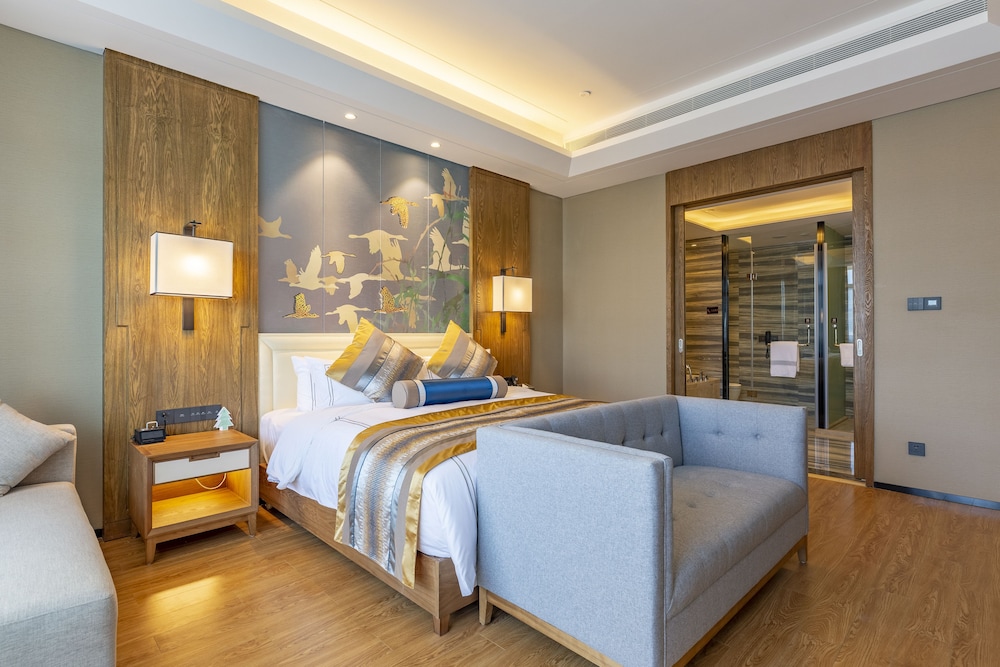 Senior Suite