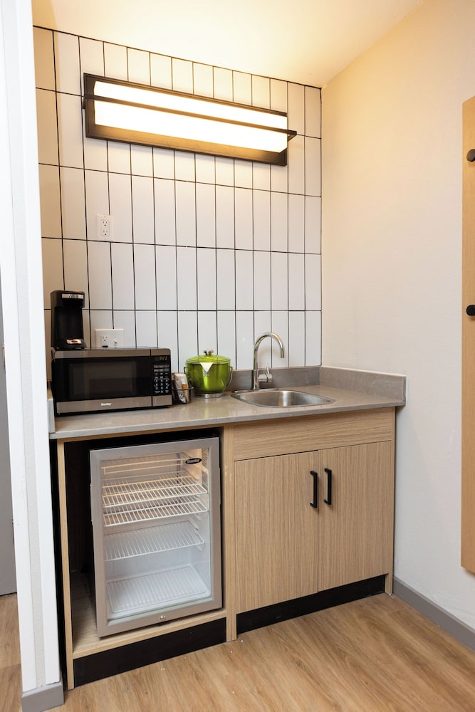 Room, Refrigerator & Microwave (Specialty 2 Queen w/ Sofabed ) - Photo 2