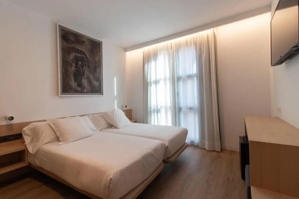 Deluxe Twin Room photo 3