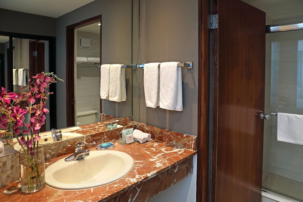 Standard Room, 2 Queen Beds, Balcony - Photo 8